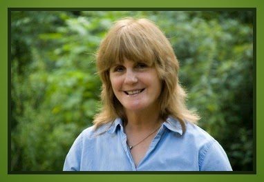the woman who pioneered the natural chicken-keeping movement: Susan Burek. Susan is a highly regarded, extensively trained and experienced herbalist and decades-long poultry-keeper who will set the record straight about natural chicken-keeping in a series of articles for us. In this article, I have asked her to answer a few of my questions, to share her background and explain how she conceived the practice of raising chickens naturally. 