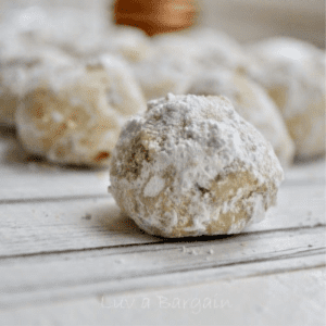 Old Fashioned Snowball Cookies, shared by Luv a Bargain