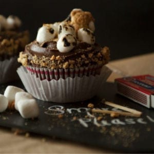 S’mores Cupcake Recipe shared by Bombshell Bling